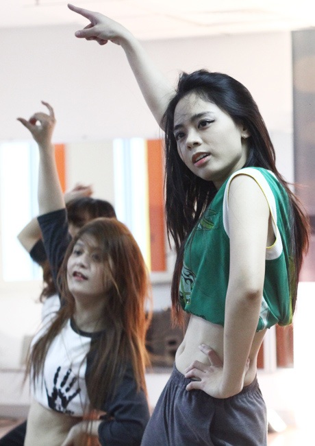Nữ sinh RMIT "bốc lửa" trong vũ điệu quyến rũ - 11 Trang phục thể thao khoẻ khoắn nhưng vẫn quyến rũ