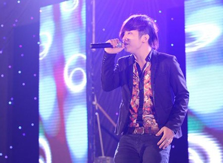 "The Voice" Hồng Dương “đốt cháy” mình cùng sinh viên trường Báo - 7 Hoàng Dung