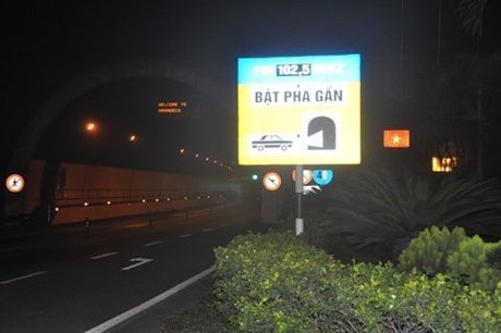 Những “bí mật” chưa từng kể trong hầm đường bộ Hải Vân - 2 4h sáng, hầm Hải Vân được đóng cửa để làm vệ sinh.