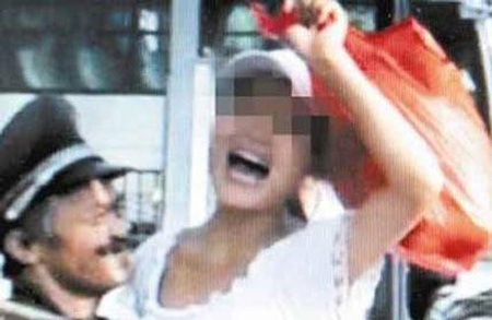 Chuyện tiểu thư nhà giàu yêu say đắm chàng vô gia cư gây sốt mạng - 6 Theo