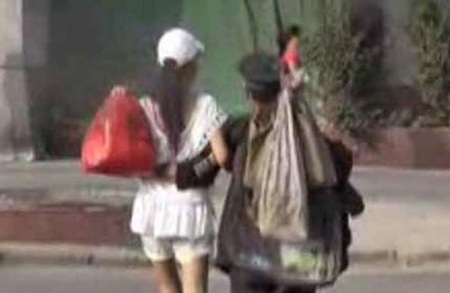 Chuyện tiểu thư nhà giàu yêu say đắm chàng vô gia cư gây sốt mạng - 8 Theo
