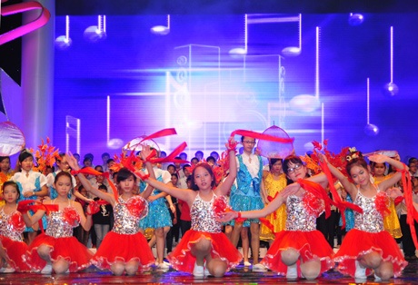 Sôi động vũ khúc chào Xuân của cả ngàn “thiên thần nhí” - 12 Màn trình diễn thời trang Sắc xuân ấn tượng