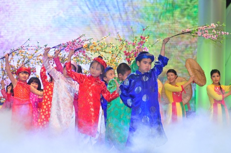 Sôi động vũ khúc chào Xuân của cả ngàn “thiên thần nhí” - 8 Những gương mặt đáng yêu của các thiên thần nhí