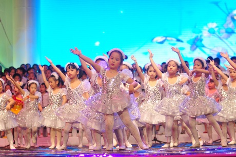 Sôi động vũ khúc chào Xuân của cả ngàn “thiên thần nhí” - 9 ...hồn nhiên