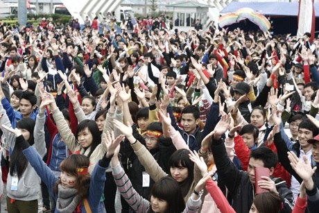 Hà Nội: 3.000 bạn trẻ nhảy flashmob "5 điều Bác Hồ dạy" - 8 3.000 người cùng nhảy flashmob cổ động cho phong trào hiến máu