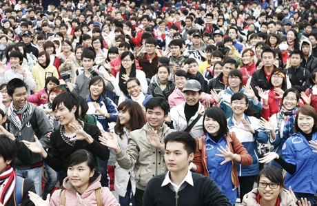 Hà Nội: 3.000 bạn trẻ nhảy flashmob "5 điều Bác Hồ dạy" - 9 3.000 người cùng nhảy flashmob cổ động cho phong trào hiến máu