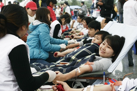 Hà Nội: 3.000 bạn trẻ nhảy flashmob "5 điều Bác Hồ dạy" - 1 Hàng ngàn bạn trẻ tham gia hiến máu trong Ngày hội Trái tim tình nguyện
