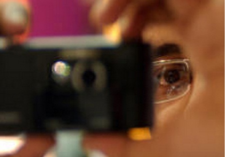 Cú vấp ngã đầu đời: “Nổi đình đám” từ clip đen - 2 Clip đen của học sinh bị tung lên mạng có chiều hướng gia tăng.