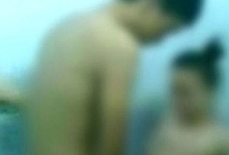 Cú vấp ngã đầu đời: “Nổi đình đám” từ clip đen - 1 Clip đen của học sinh bị tung lên mạng có chiều hướng gia tăng.