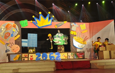 Vô địch SV 2012, ĐH Yersin Đà Lạt "ẵm trọn" 100 triệu đồng - 3 Những công trình kiến trúc tiêu biểu năm 2062 trong phần thi SV tivi. (ảnh: Đình Hiếu/Infonet)