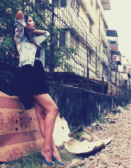 Thủ khoa "chân dài" bật mí lí do làm người mẫu - 4 Theo
