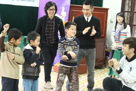 Hoàng Hải, Mr.T, YanBi dạy trẻ nhảy "Gangnam style" - 6 Mọi người chú ý xem quán quân nhảy Gangnam style - bé Tưởng trình diễn