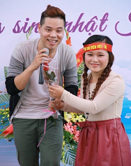 Trở lại trường xưa, Dương Trần Nghĩa “The Voice” hát tri ân thầy cô - 3 Anh cũng là tâm điểm chú ý của các bạn nữ sinh