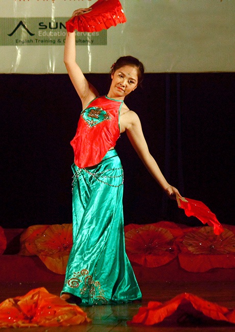 Độc đáo cuộc thi "Got talent" phiên bản chuyên Ams - 9 Đỗ Hà Anh múa truyền thống Hoa xuân