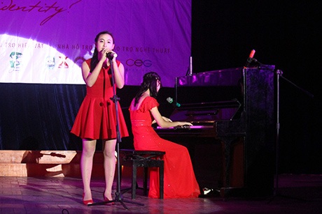 Độc đáo cuộc thi "Got talent" phiên bản chuyên Ams - 7 Hải Hà và Thanh Huyền song ca Set fire to the rain