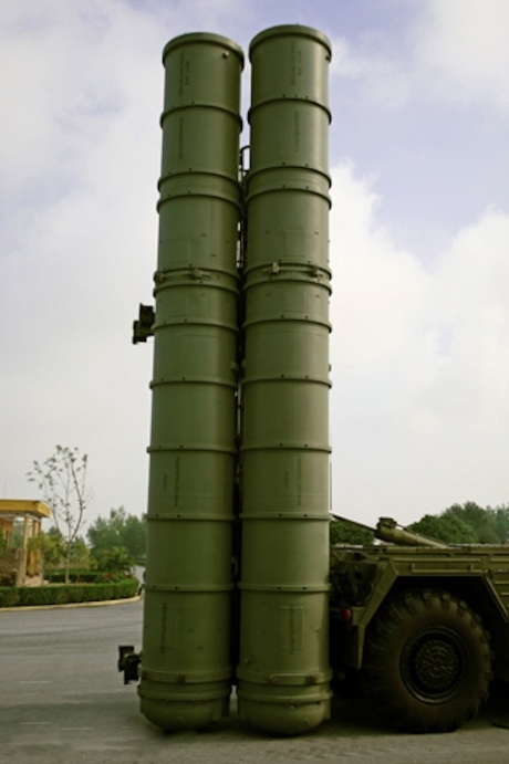 Ảnh “độc” S-300 Việt Nam trực chiến canh trời - 11 Gầm và bánh xe được thiết kế đặc biệt để có thể cơ động được trên nhiều địa hình.