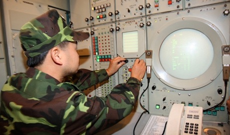 Ảnh “độc” S-300 Việt Nam trực chiến canh trời - 14 Kíp chiến đấu hiệp đồng tác chiến sẵn sàng khai hoả.