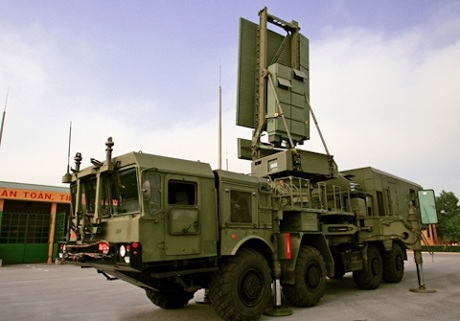 Ảnh “độc” S-300 Việt Nam trực chiến canh trời - 4 Sĩ quan của đoàn được đào tạo cơ bản và thành thạo kỹ năng vận hành tên lửa.