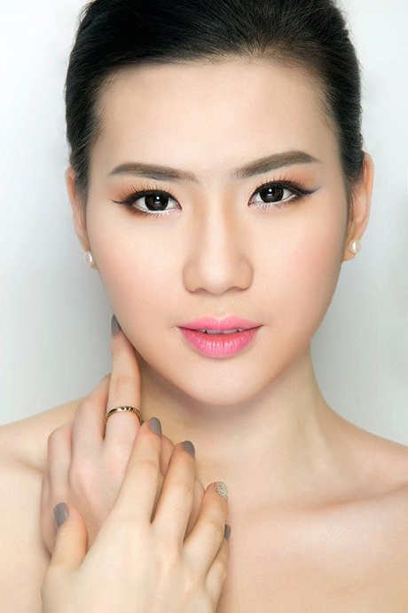 Trang điểm nhan sắc “hotgirl”, 9X kiếm vài chục triệu mỗi tháng - 6 Hà Min với phong cách Ai Cập