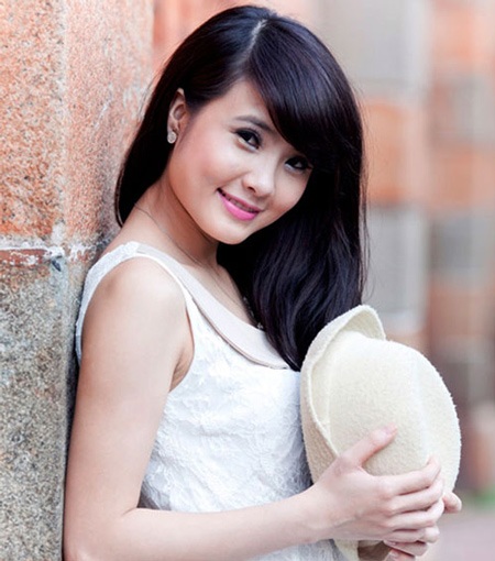 Hành trình “vịt hóa thiên nga” của em gái Công Vinh - 9 Và một Khánh Chi xinh đẹp và quyến rũ ở thời điểm hiện tại.