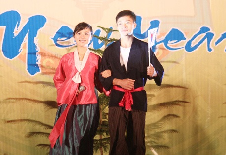 Dạ hội đa sắc màu chào năm mới của sinh viên Cảnh sát - 2 Trang phục truyền thống của Hàn Quốc