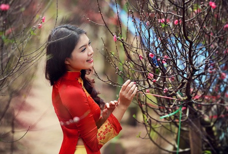 Hoa khôi Imiss Thùy Dương đọ sắc bên cánh đào Xuân - 7 Hoàng Dung