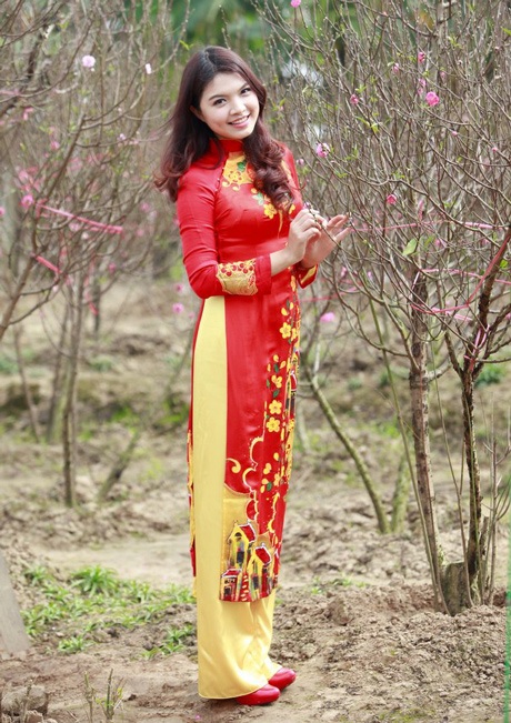 Hoa khôi Imiss Thùy Dương đọ sắc bên cánh đào Xuân - 10 Hoàng Dung