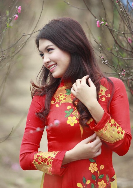 Hoa khôi Imiss Thùy Dương đọ sắc bên cánh đào Xuân - 12 Hoàng Dung