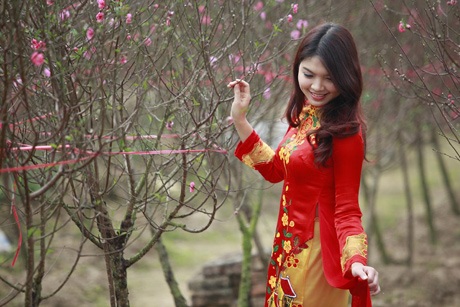 Hoa khôi Imiss Thùy Dương đọ sắc bên cánh đào Xuân - 14 Hoàng Dung