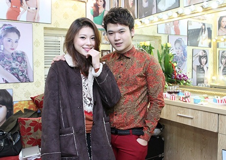 Linh Rin tới dự tiệc với trong phục khá ấm áp