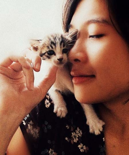 Cô gái 9X làm giàu từ quán “cà phê Mèo” - 2 Huyền Hương bên cạnh chú mèo yêu thích