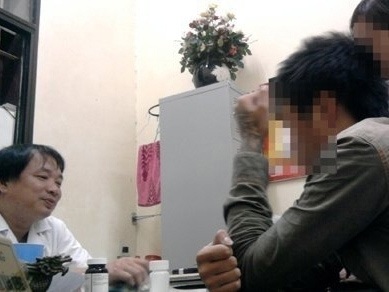 Tiệc tất niên kèm ma túy, nữ sinh dính “bẫy sex” - 2 Một quý tử phải về Việt