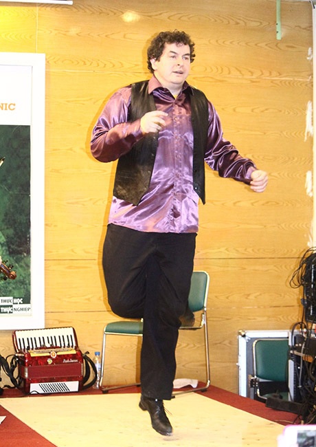 Quán quân Step dance thế giới khoe tài trước sinh viên Việt - 1 Nghệ sỹ Nial O'Leary trình diễn step dance
