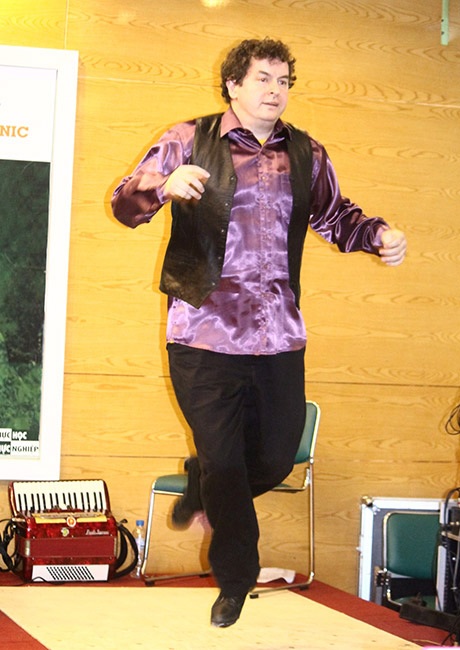 Quán quân Step dance thế giới khoe tài trước sinh viên Việt - 3 Nghệ sỹ Nial O'Leary trình diễn step dance