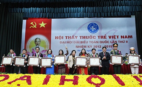Vinh danh 10 Thầy thuốc trẻ Việt Nam tiêu biểu năm 2012 - 1 Vinh danh 10 Thầy thuốc trẻ Việt Nam tiêu biểu năm 2012