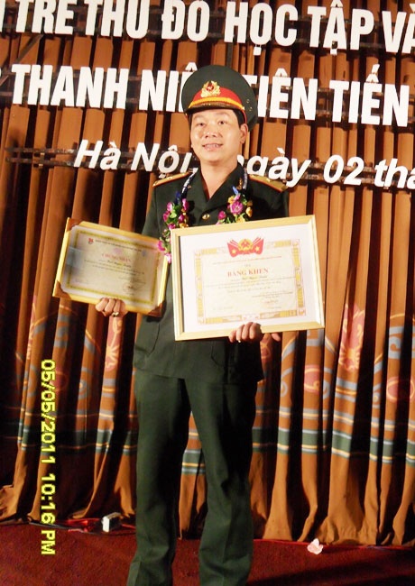10 tuổi đã trở thành gương mặt trẻ Thủ đô tiêu biểu năm 2012 - 11 10. Bùi Ngọc Tuấn (11/5/1982): chính trị viên Đại đội 2, Tiểu đoàn Công binh 544, Bộ Tư lệnh Thủ đô