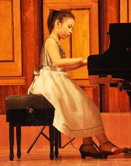 10 tuổi đã trở thành gương mặt trẻ Thủ đô tiêu biểu năm 2012 - 2 1. Phan Thiên Bạch Anh (ngày sinh 10/12/2002) học sinh lớp 5C, trường Tiểu học Quang Trung, Hà Nội