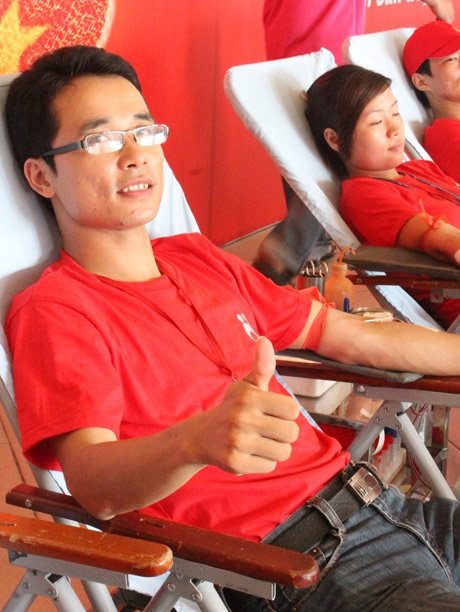 10 tuổi đã trở thành gương mặt trẻ Thủ đô tiêu biểu năm 2012 - 7 6. Chử Nhất Hợp (07/04/1985): tuyên truyền viên chính, Viện Huyết học, truyền máu Trung ương