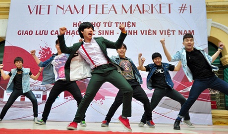 Chi Pu, St.319 tưng bừng nhảy Gangnam style giữa trời lạnh giá - 7 Vũ đạo Gangnam style vui nhộn
