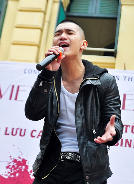 Chi Pu, St.319 tưng bừng nhảy Gangnam style giữa trời lạnh giá - 5 Cường Seven hết mình với ca khúc You & I