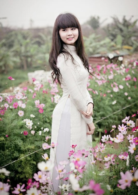 Ngắm nữ sinh Phạm Hồng Thái tinh khôi giữa vườn hoa - 1 Vũ Phong