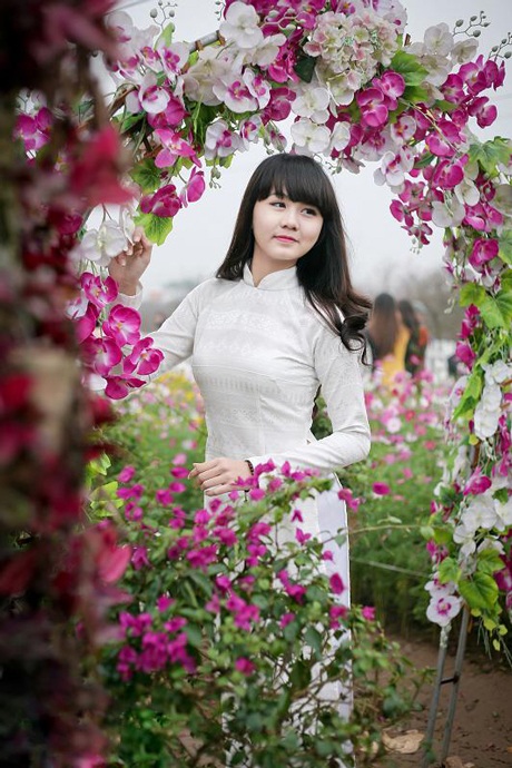 Ngắm nữ sinh Phạm Hồng Thái tinh khôi giữa vườn hoa - 6 Vũ Phong