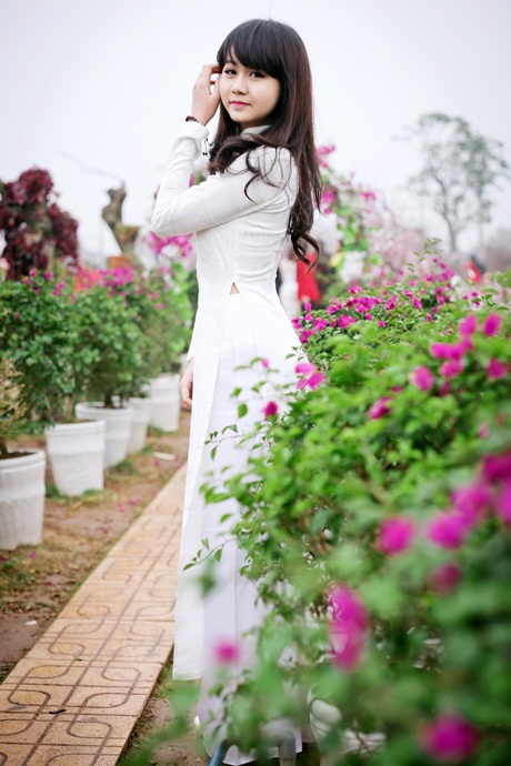 Ngắm nữ sinh Phạm Hồng Thái tinh khôi giữa vườn hoa - 7 Vũ Phong