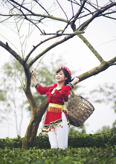 Thiếu nữ khoe sắc giữa hương xuân Tây Bắc - 10 và trang phục truyền thống của thiếu nữ người Dao đỏ