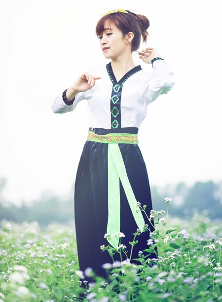 Thiếu nữ khoe sắc giữa hương xuân Tây Bắc - 7 Hóa thân thành thiếu nữ Thái xinh đẹp