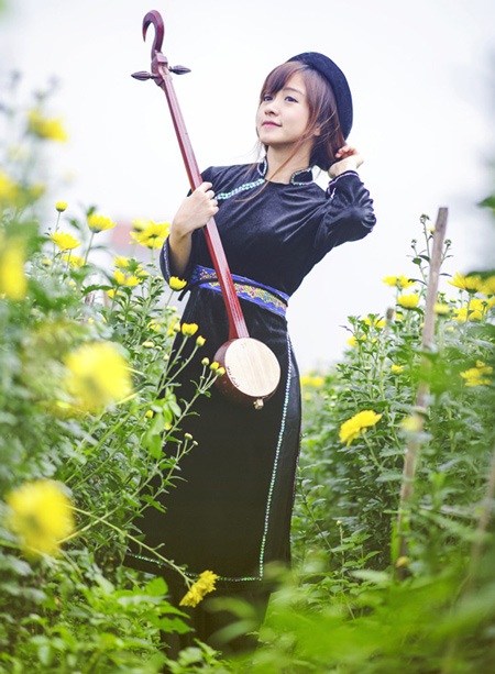 Thiếu nữ khoe sắc giữa hương xuân Tây Bắc - 2 Thiếu nữ khoe sắc giữa hương xuân Tây Bắc