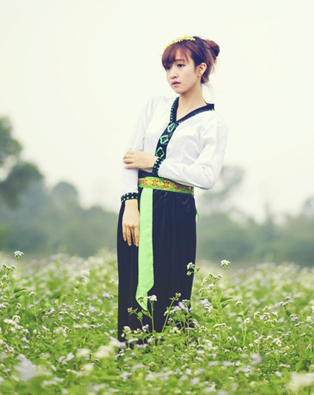 Thiếu nữ khoe sắc giữa hương xuân Tây Bắc - 9 và trang phục truyền thống của thiếu nữ người Dao đỏ