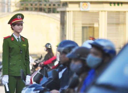 Chuyện chưa kể của nữ sinh Cảnh sát điều tiết giao thông - 13 Lê Trường