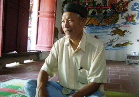 Ly kỳ chuyện “cá voi cứu người, chữa bệnh” - 1 Cụ từ Nguyễn Văn Vẹn đang kể về câu chuyện cá voi cứu người.