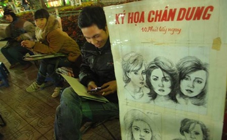 Ký họa chân dung được nhiều họa sĩ làm trong đêm giao thừa